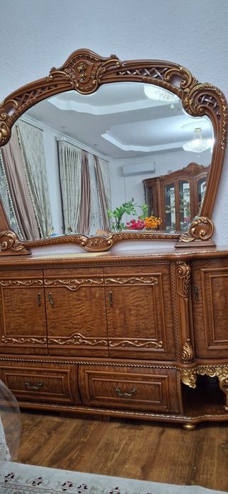 Гостиный и люстра