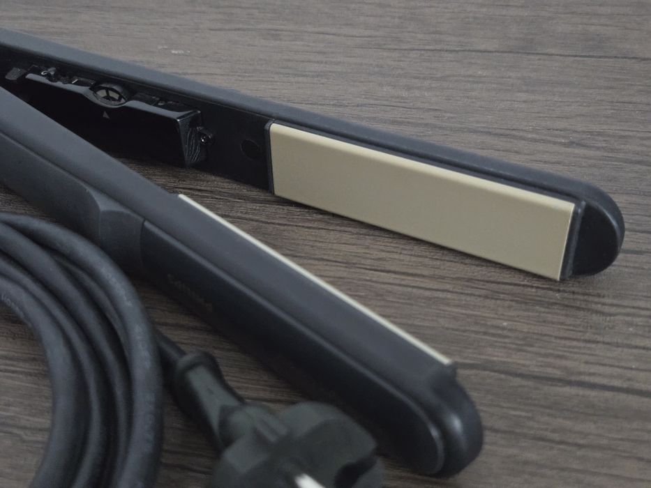 Placa de indreptat parul, Philips SalonStraight Control HP4686, Placi ceramice si control de temperatura