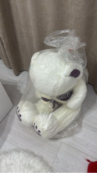 Продается мишка очень красивая, новая с упаковкой стоит.