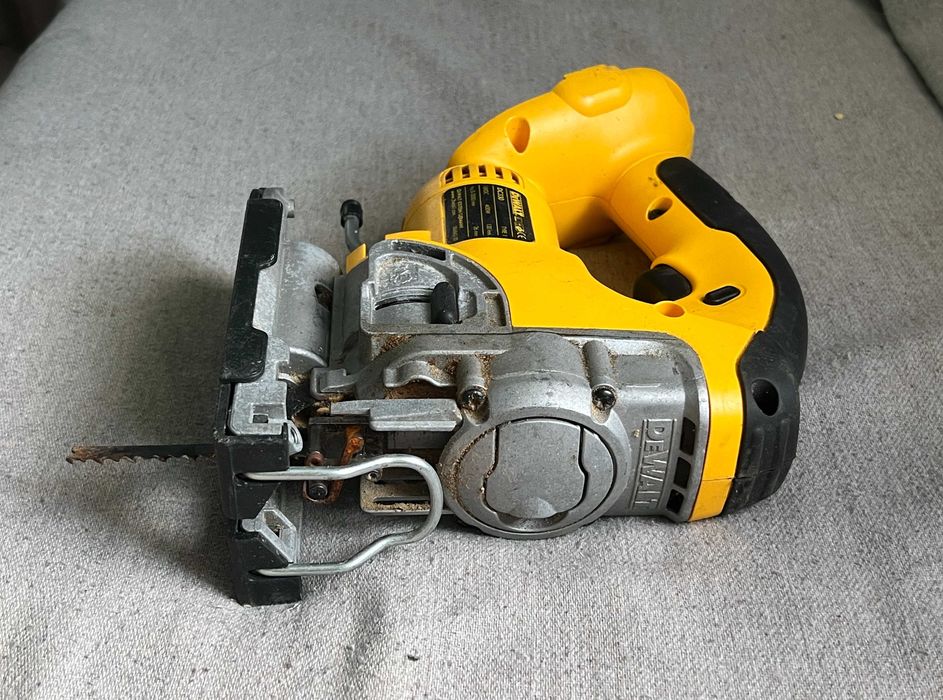 Fierastrau pendular DeWalt DC330 18V fara accesorii stare buna