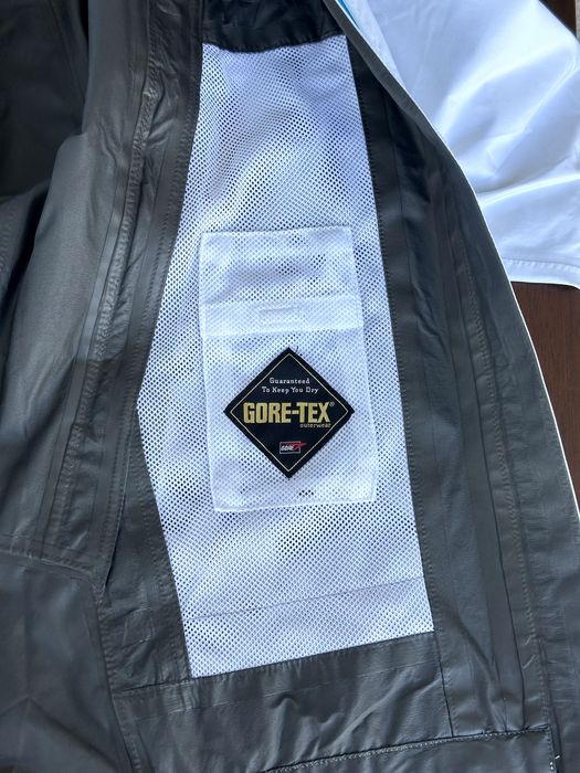 Дамско яке Adidas Gore-Tex Paclite® Shell - размер М, Отлично състояние