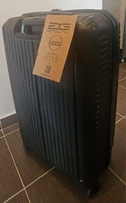 Troller / Valiză de cală marime medie, noua, carcasă rigidă, 4 Roți 360°, cifru integrat