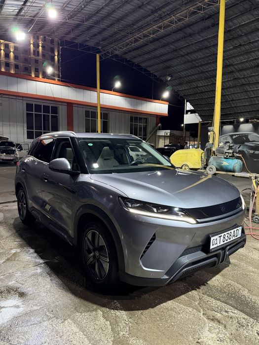 BYD Yuan Upp full pozitsa panorama head upp bor!