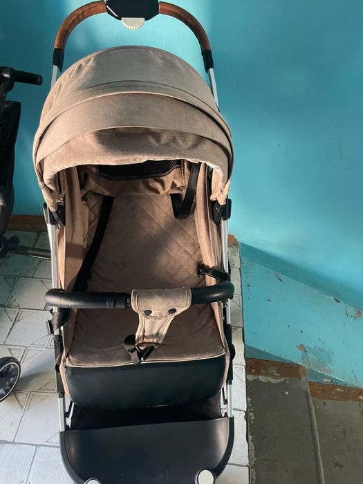 Продается коляска прогулочная в хорошем состоянии за 10000 тенге.