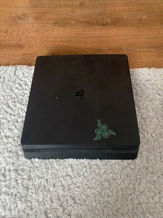 Vand ps 4 slim si jocuri