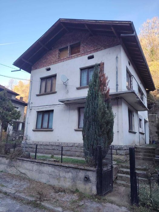 Къща и магазин в Тетевен !