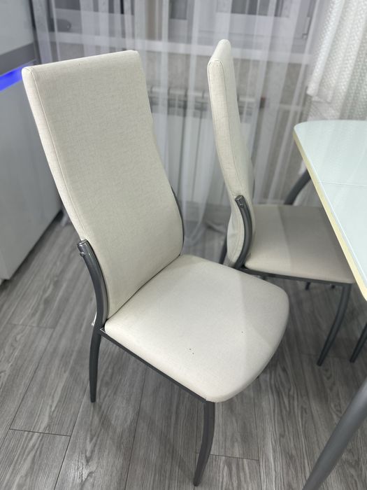 Кухонный стол со стульями