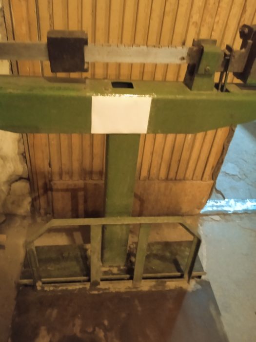 Отдам весы напольные недорого