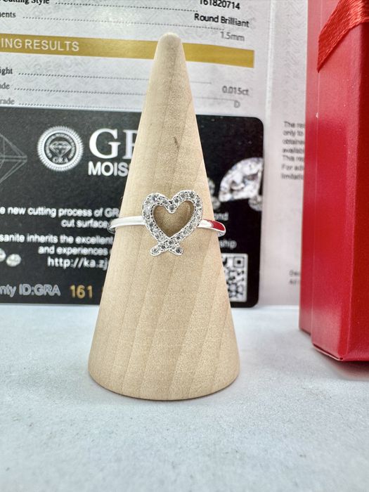 Сребърен пръстен с мойсанит (Диамант)