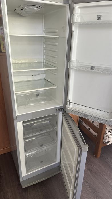 Продаю холодильник Samsung