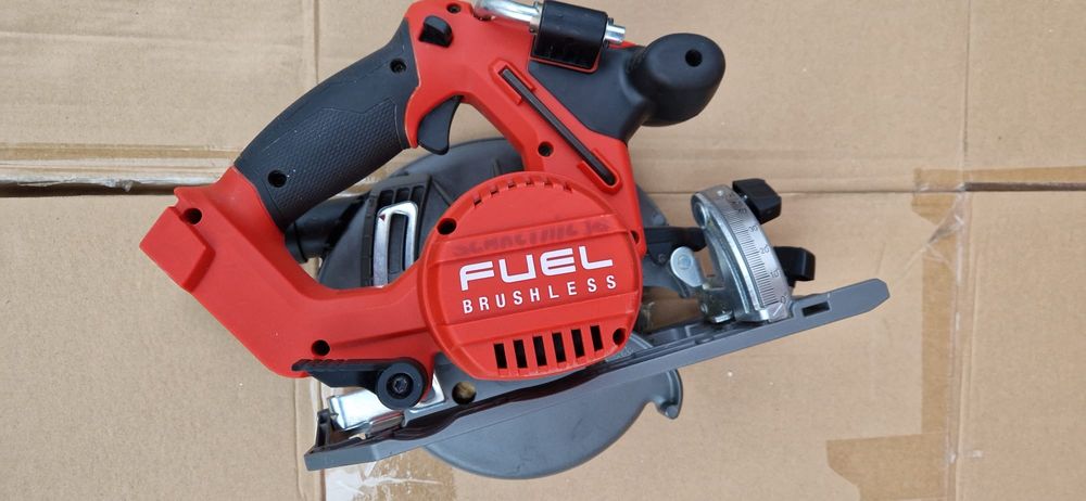 Milwaukee circular , ferestrau sabie