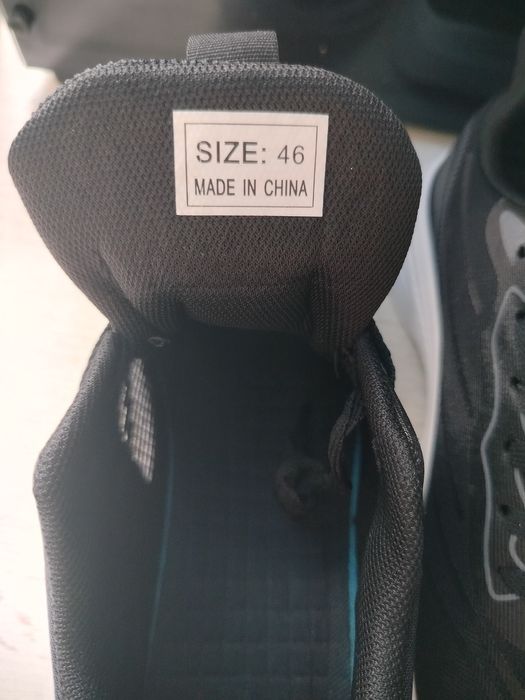 Новые кроссовки .