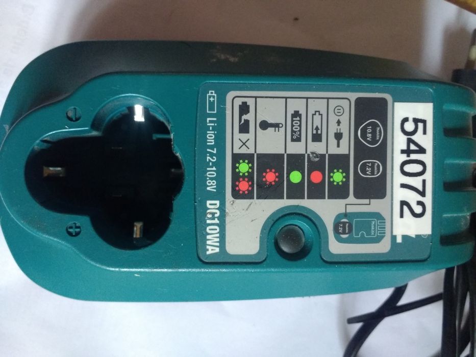 Vând încărcător Makita