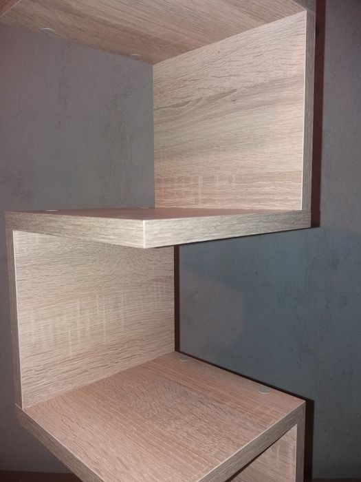 Раздвижени етажерки за ъгъл