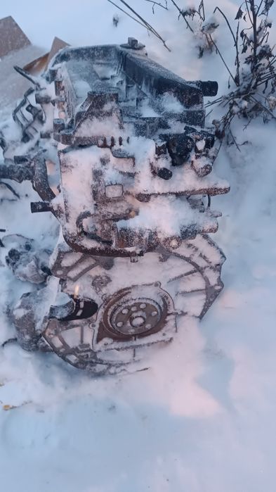 Продам двигатель на запчасти