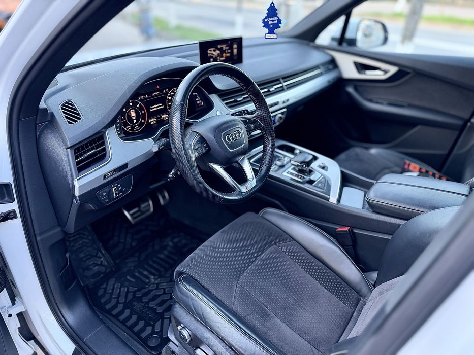 • Audi Q7 2018 / 3 x S-Line / Matrix / Parc Auto • Rate •