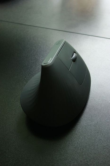 Вертикальная мышь Logitech MX vertical