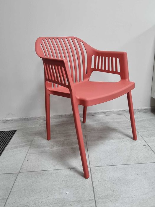 Стол Лукас полипропилен червен