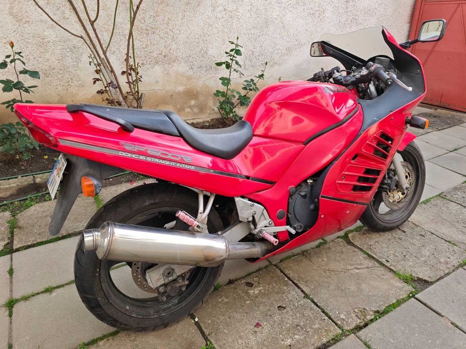 Motocicleta Suzuki RF600R