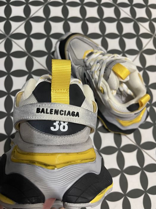 Balenciaga cargo