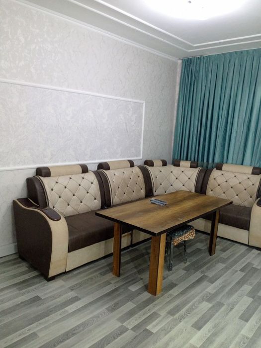 Axangaronda 2 xonali 3 xona qilingan uy ijaraga beriladi