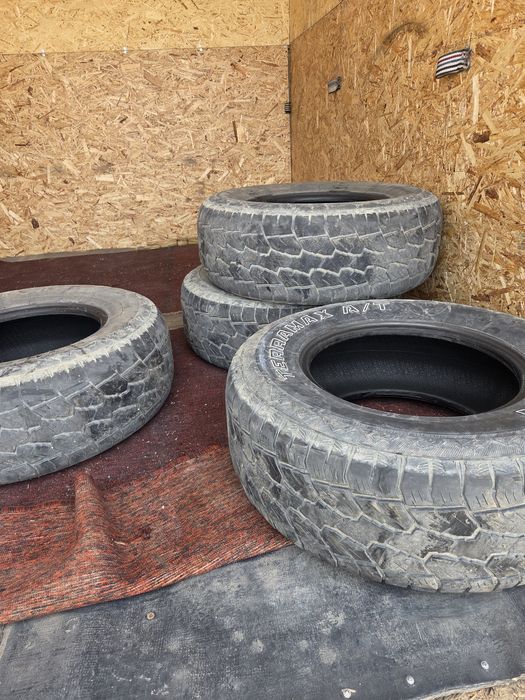 Продам б/у  шины R16 A/T