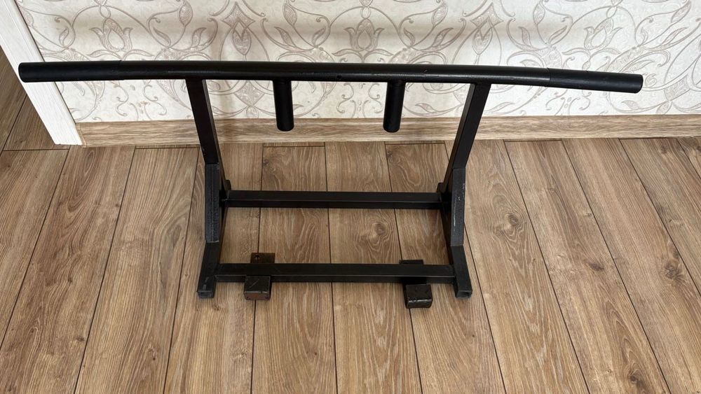 Турник настенный