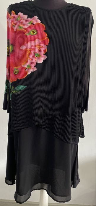 Rochiță nouă cu etichetă