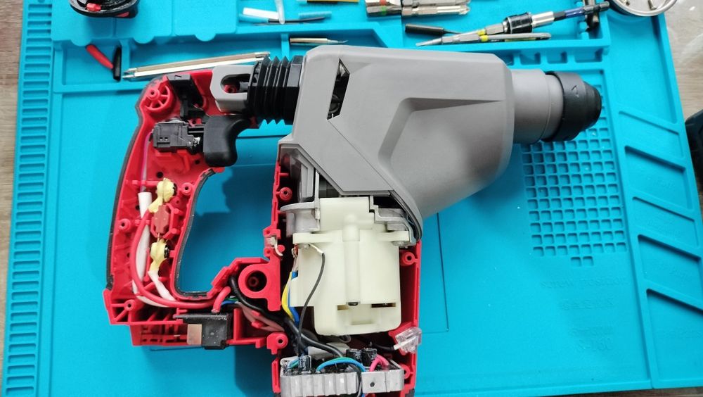 Reparatii scule electrice profesionale și acumulatori