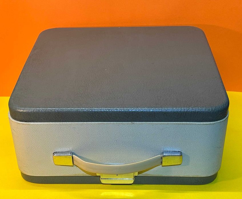 Пишеща Машина Олимпия Olympia3 Цвята Кирилица нова лента топ състояние