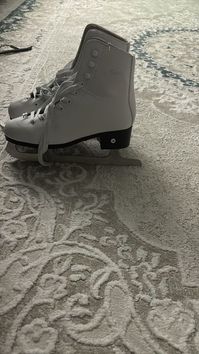 Коньки фигурные,  38 размер