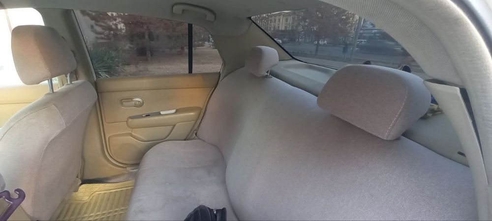 Nissan Tiida sotiladi. Holati yahshi.