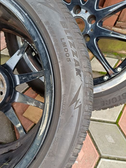 Vand 2 anvelope de iarna 245 45 r19 BRIDGESTONE foarte bune din 2021