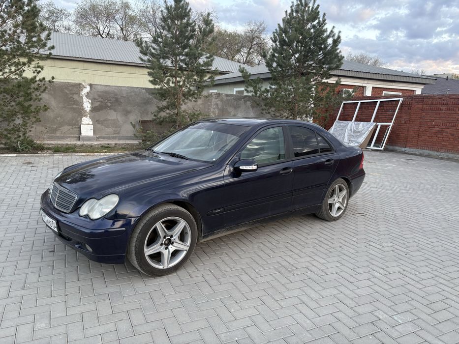Mercedes С w203,