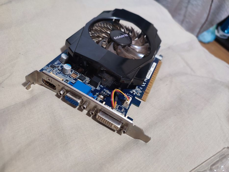 Pachet PC: Procesor AMD Athlon II X3 455 + Placă Video Gigabyte GT 430 1GB + Cooler