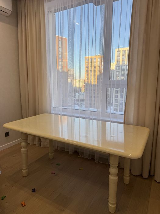 Гостевой стол белый