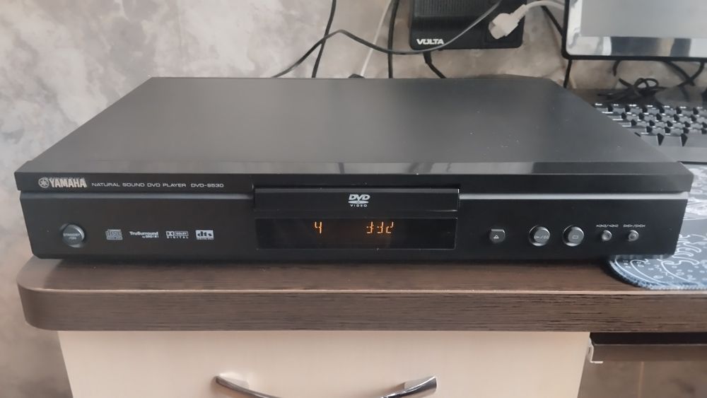 Продам CD/DVD проигрыватель Yamaha.