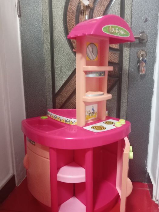 Vând bucătărie roz