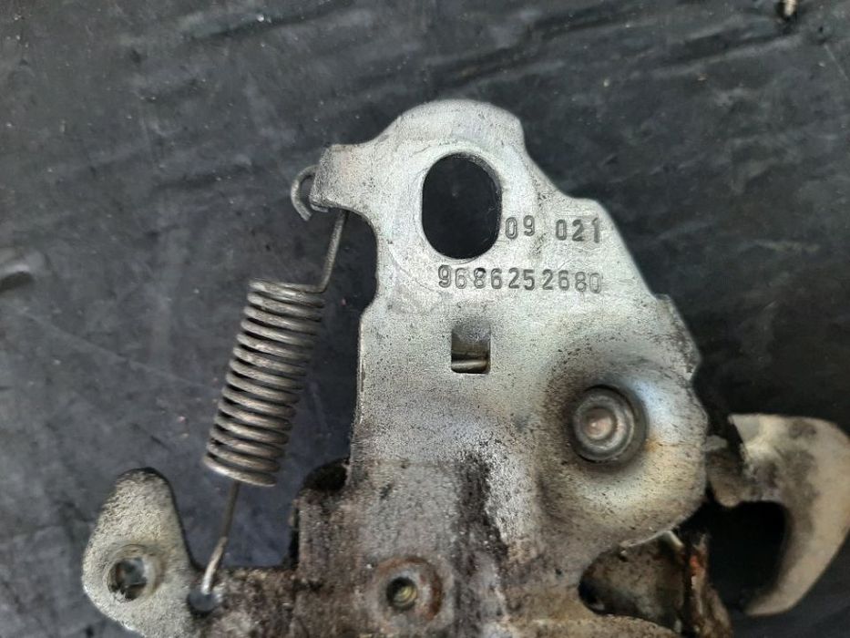 broasca capota  citroen c3 picasso sh  9686252680