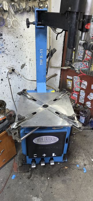 Машина Монтаж демонтаж на гуми  950 евро