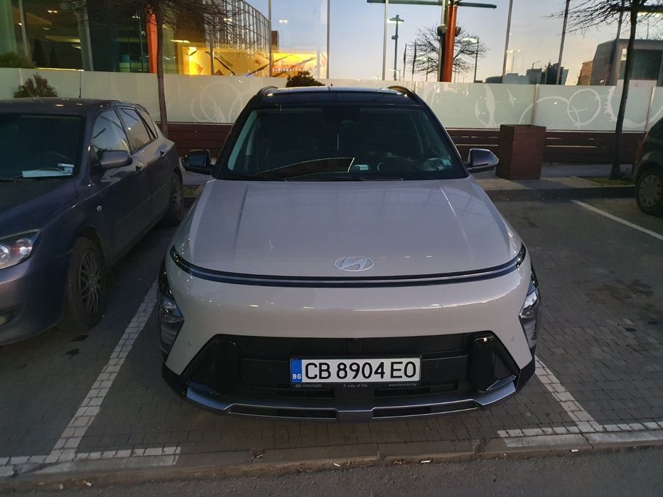 Продавам Хюндай кона  на една година 17000км