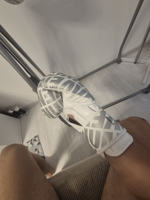 Боксова ръкавици Venum white
