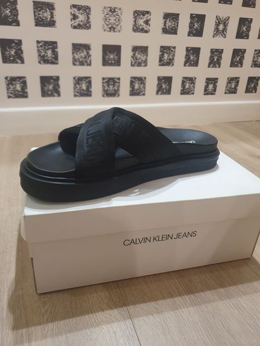 Продам сандалии Calvin Klein