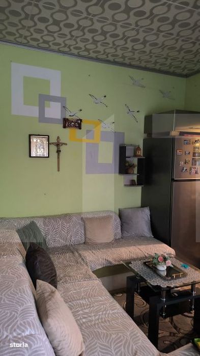 Casa,6 camere ,curte comuna in zona buna
