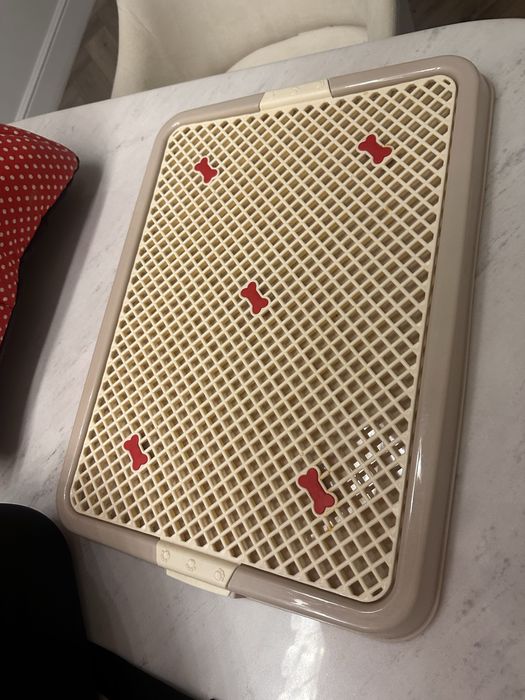 Раздам домик, собачий туалет 2 шт., собачья одежда, переноска