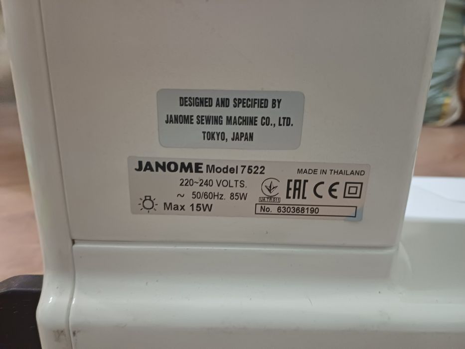 Продам швейную машинку