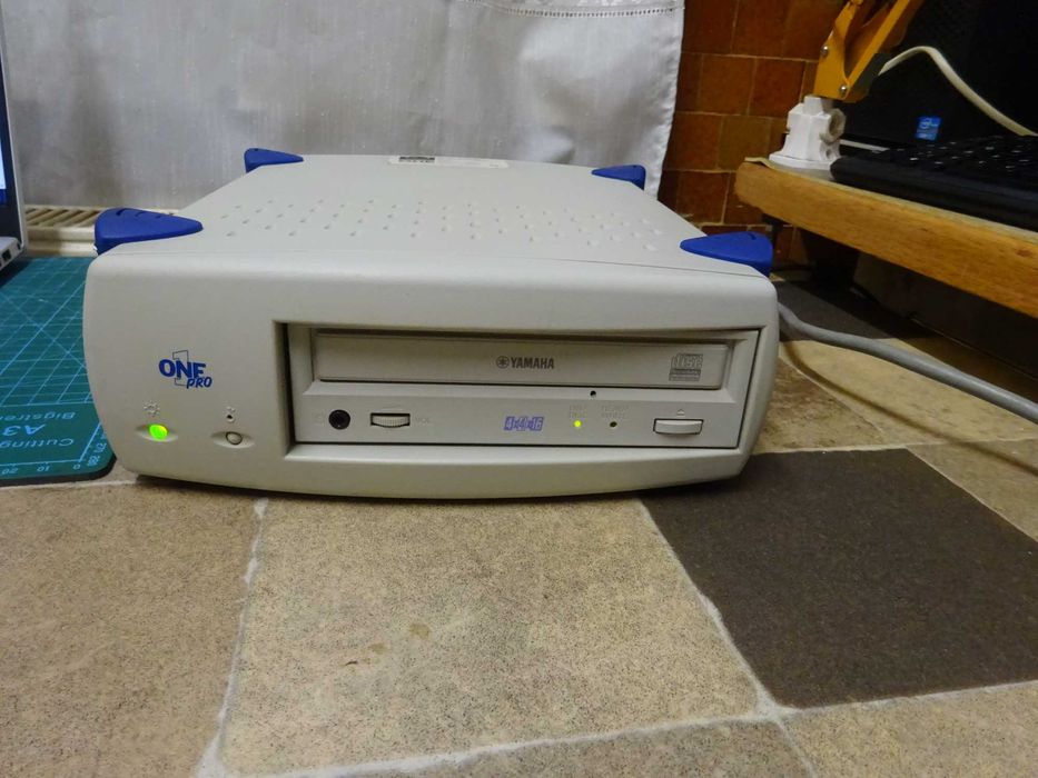 Unitate optica externa vintage /cd drive scsi