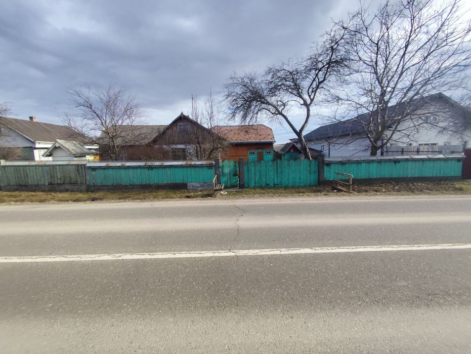 Teren intravilan și casa bătrânească cu gradina