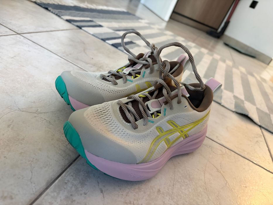 Маратонки, ASICS