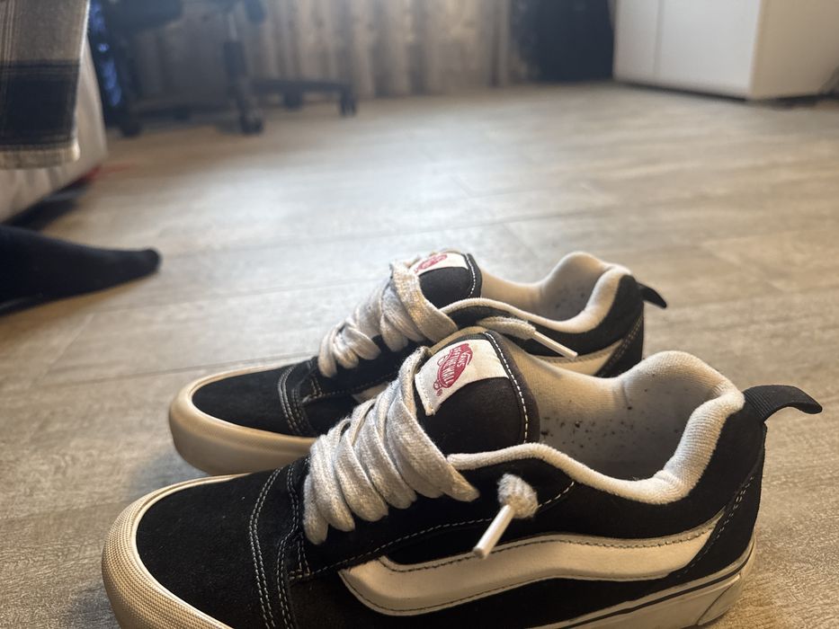 Vans knu skool noi purtati odata negru cu alb